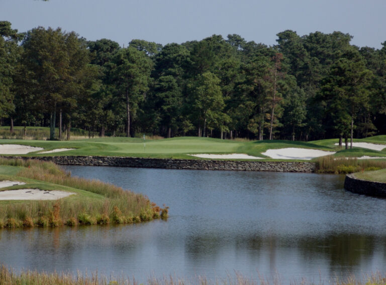 Best Golf Courses on LBI: Why LBI National is the Best Choice | Par 4 4th hole at Ballamor Golf Club, photo by Phil Sokol