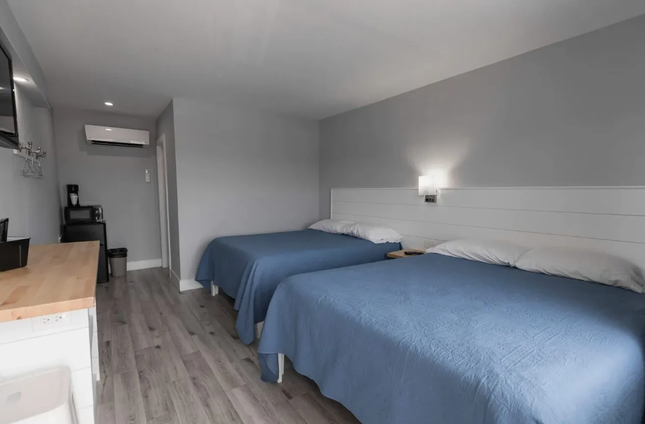 Sea Horse Motel room